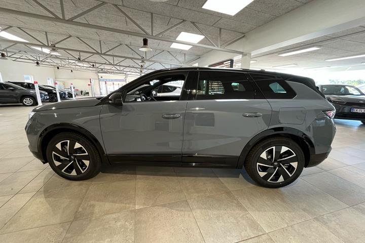 Grå Opel Grandland fra 2026