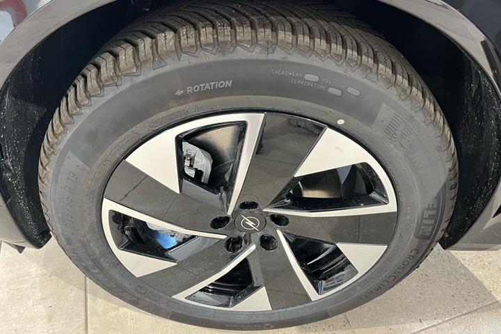 Grå Opel Grandland fra 2026
