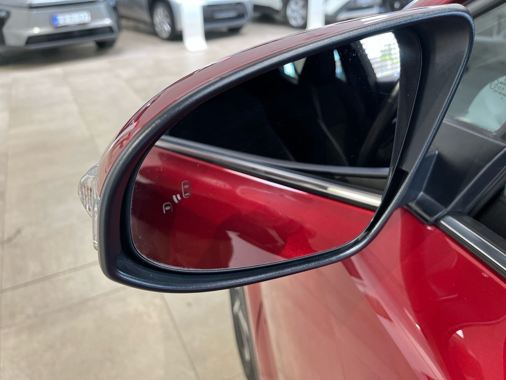 Rød Toyota C-HR fra 2019