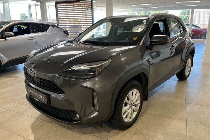 Grå Toyota Yaris Cross fra 2022
