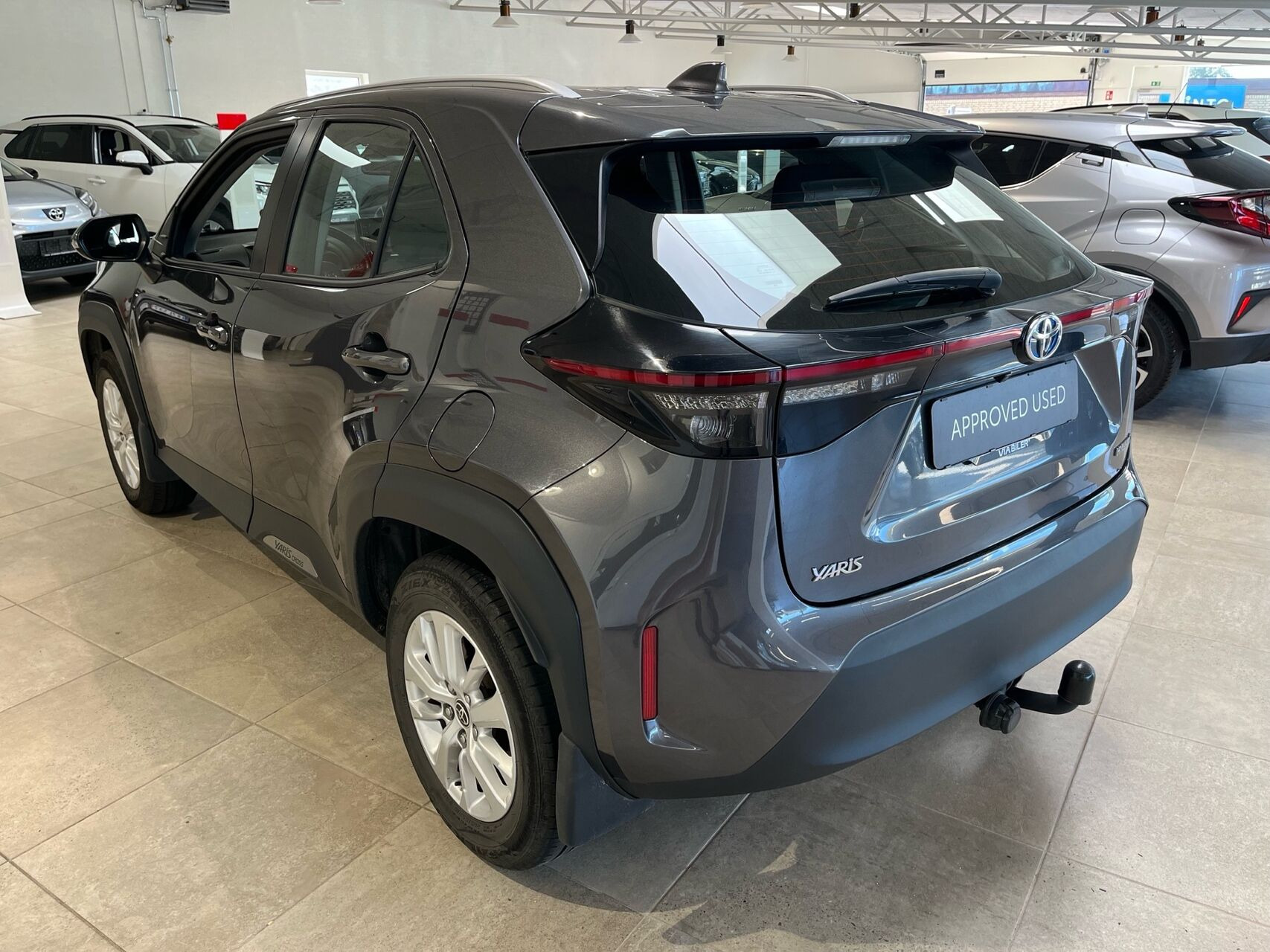 Grå Toyota Yaris Cross fra 2022