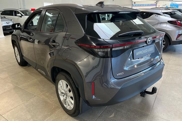Grå Toyota Yaris Cross fra 2022