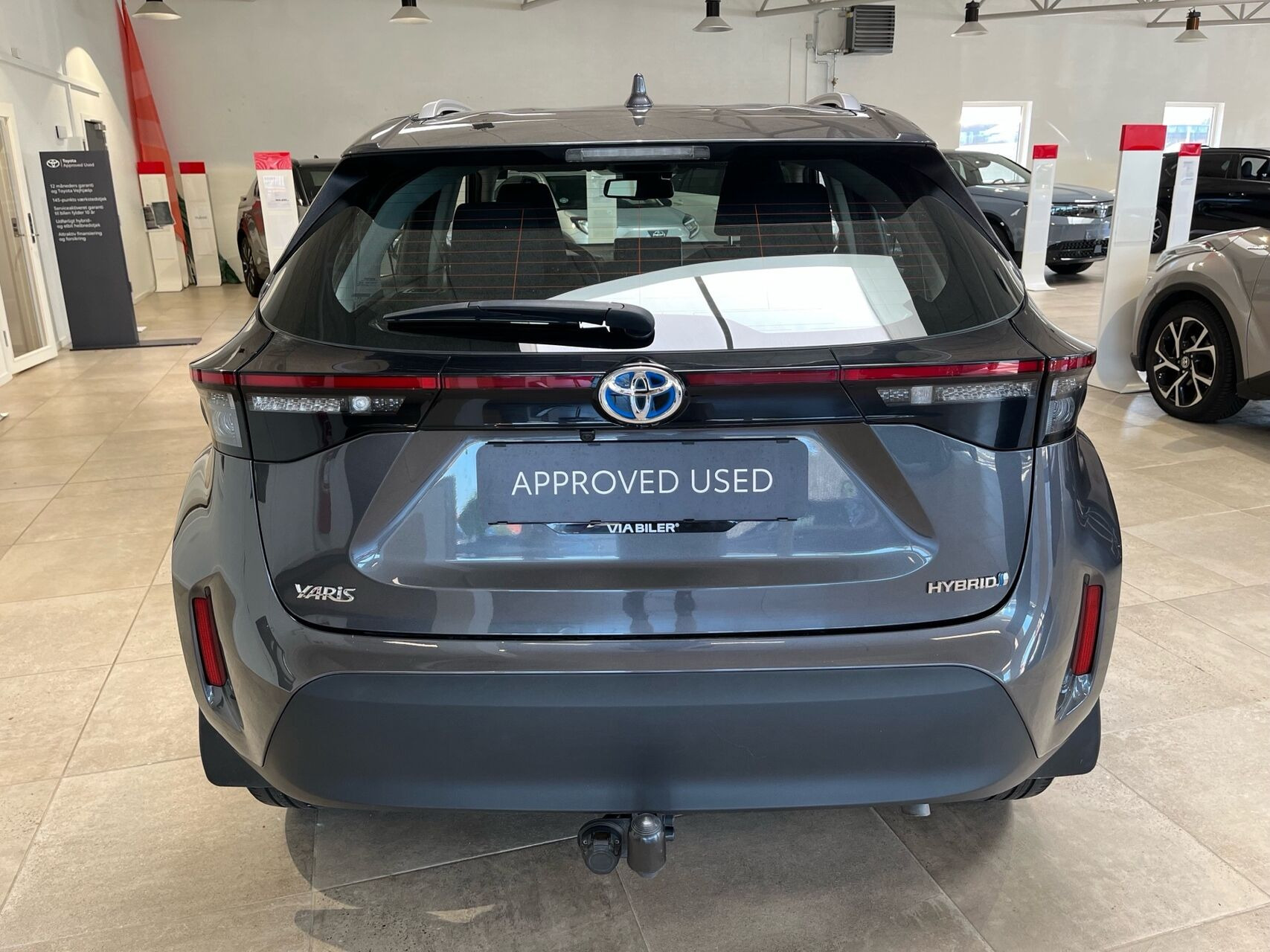 Grå Toyota Yaris Cross fra 2022