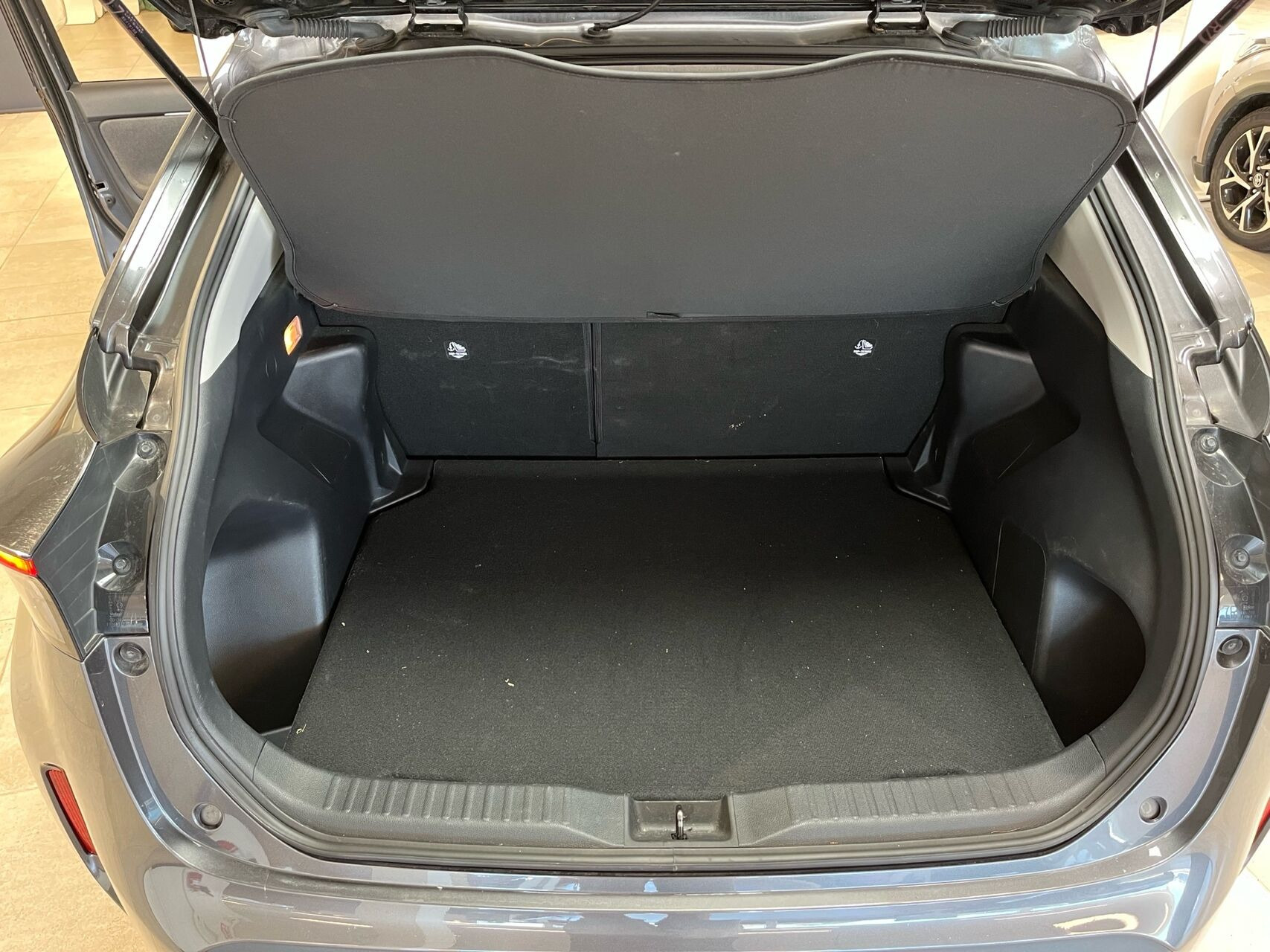 Grå Toyota Yaris Cross fra 2022