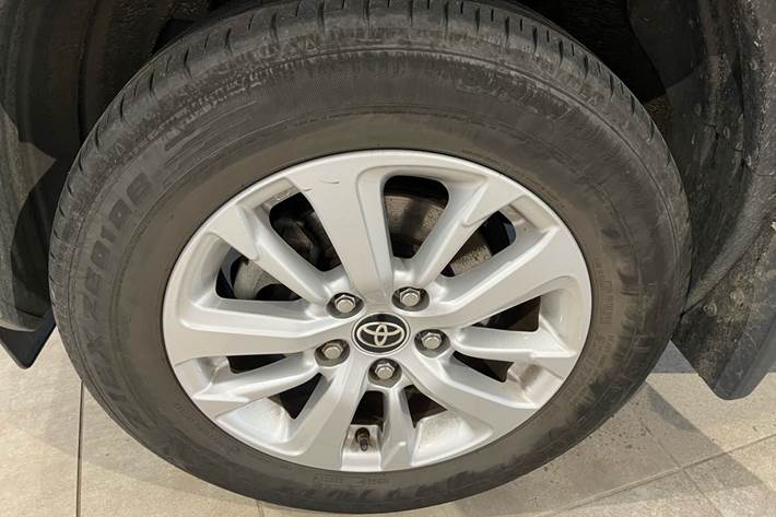 Grå Toyota Yaris Cross fra 2022