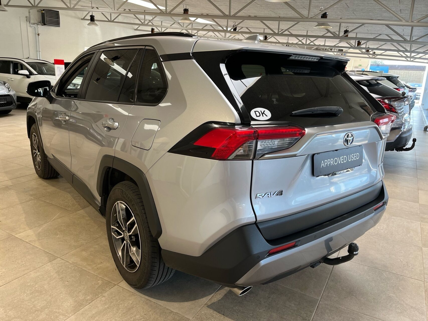 Grå Toyota RAV4 fra 2020