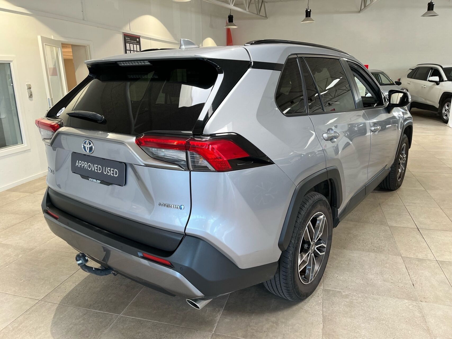 Grå Toyota RAV4 fra 2020
