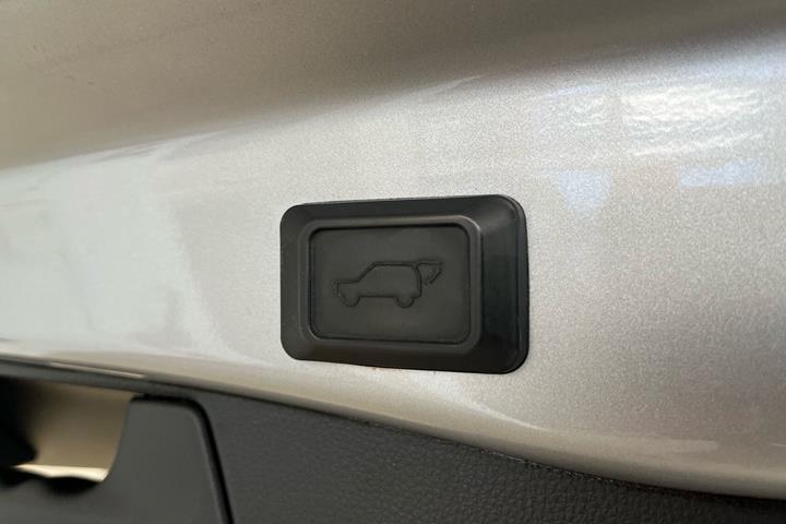 Grå Toyota RAV4 fra 2020