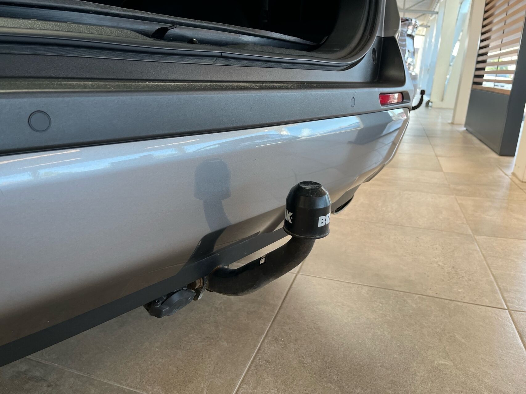 Grå Toyota RAV4 fra 2020