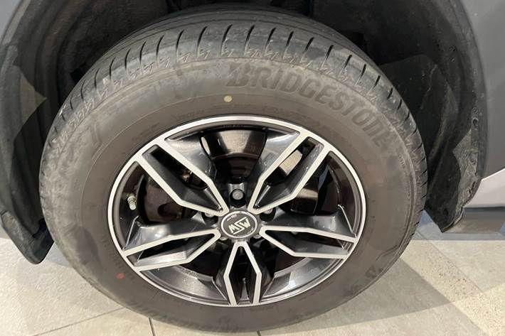Grå Toyota RAV4 fra 2020