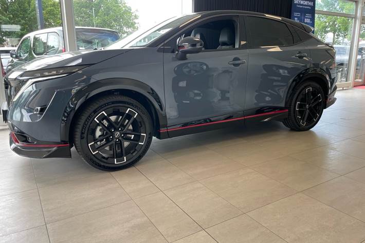 Grå Nissan Ariya fra 2026