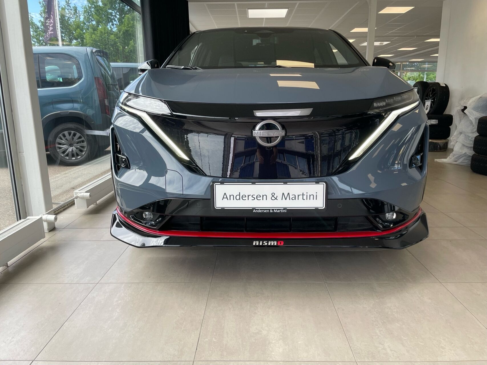 Grå Nissan Ariya fra 2026