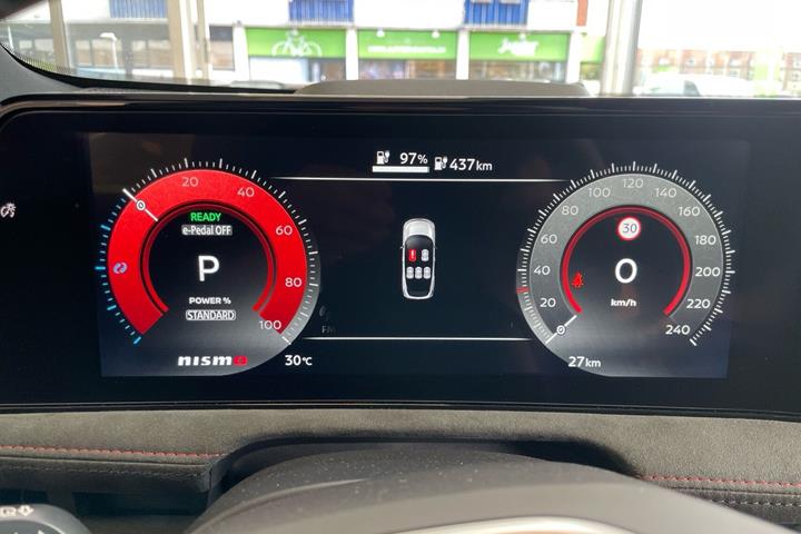 Grå Nissan Ariya fra 2026