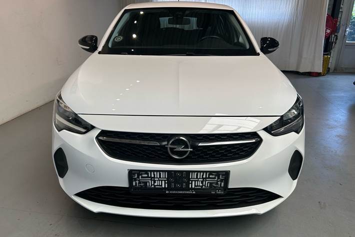 Hvid Opel Corsa fra 2023