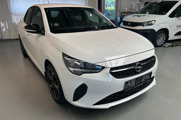 Hvid Opel Corsa fra 2023