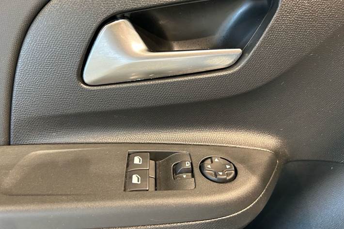 Hvid Opel Corsa fra 2023