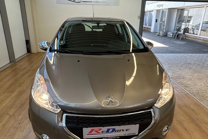 Beige Peugeot 208 fra 2013