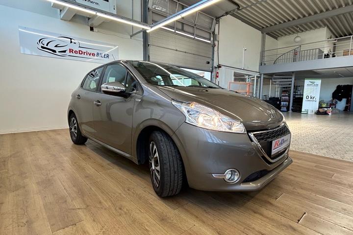 Beige Peugeot 208 fra 2013