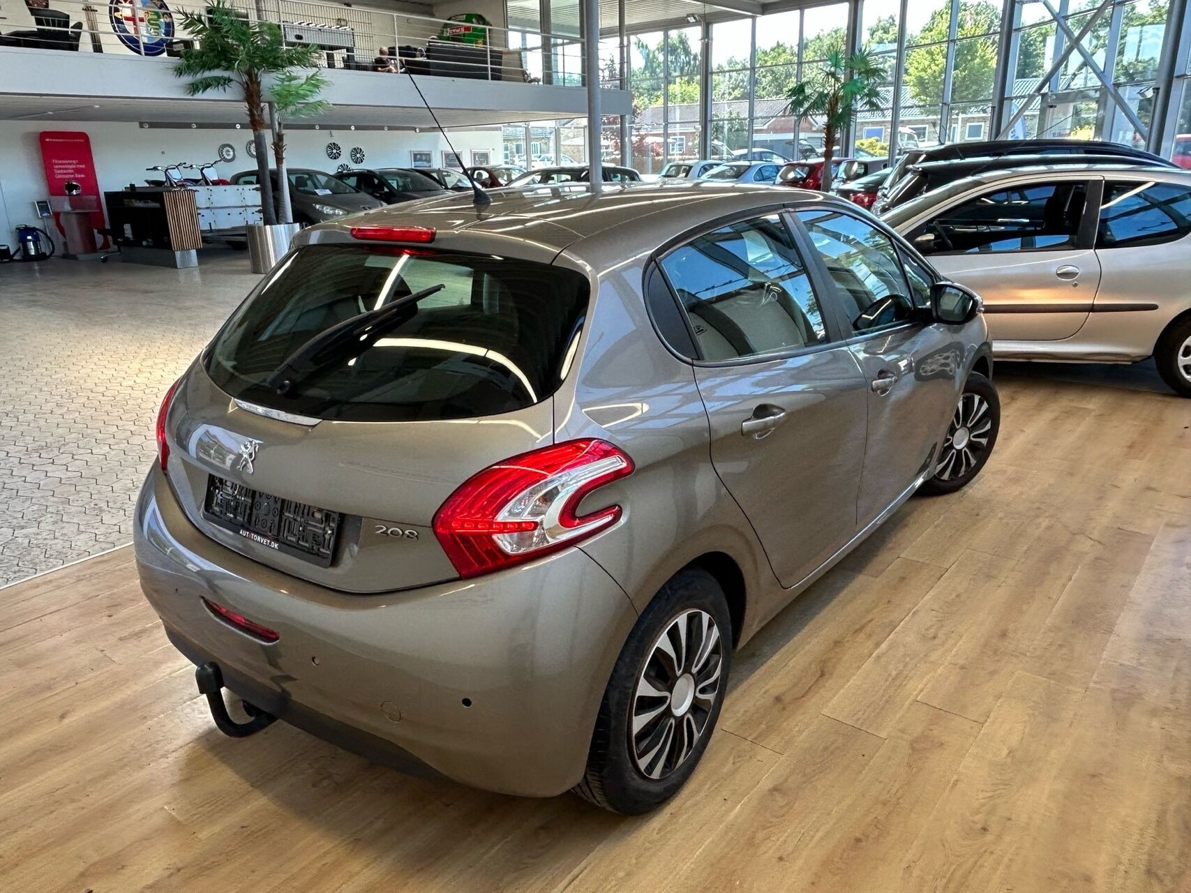 Beige Peugeot 208 fra 2013