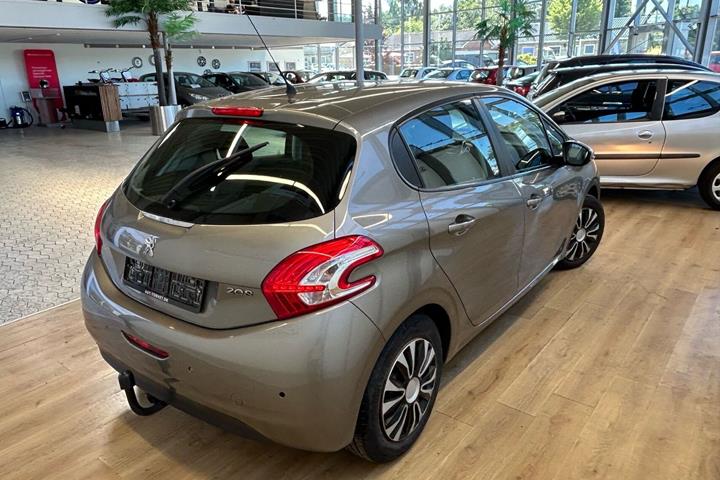 Beige Peugeot 208 fra 2013
