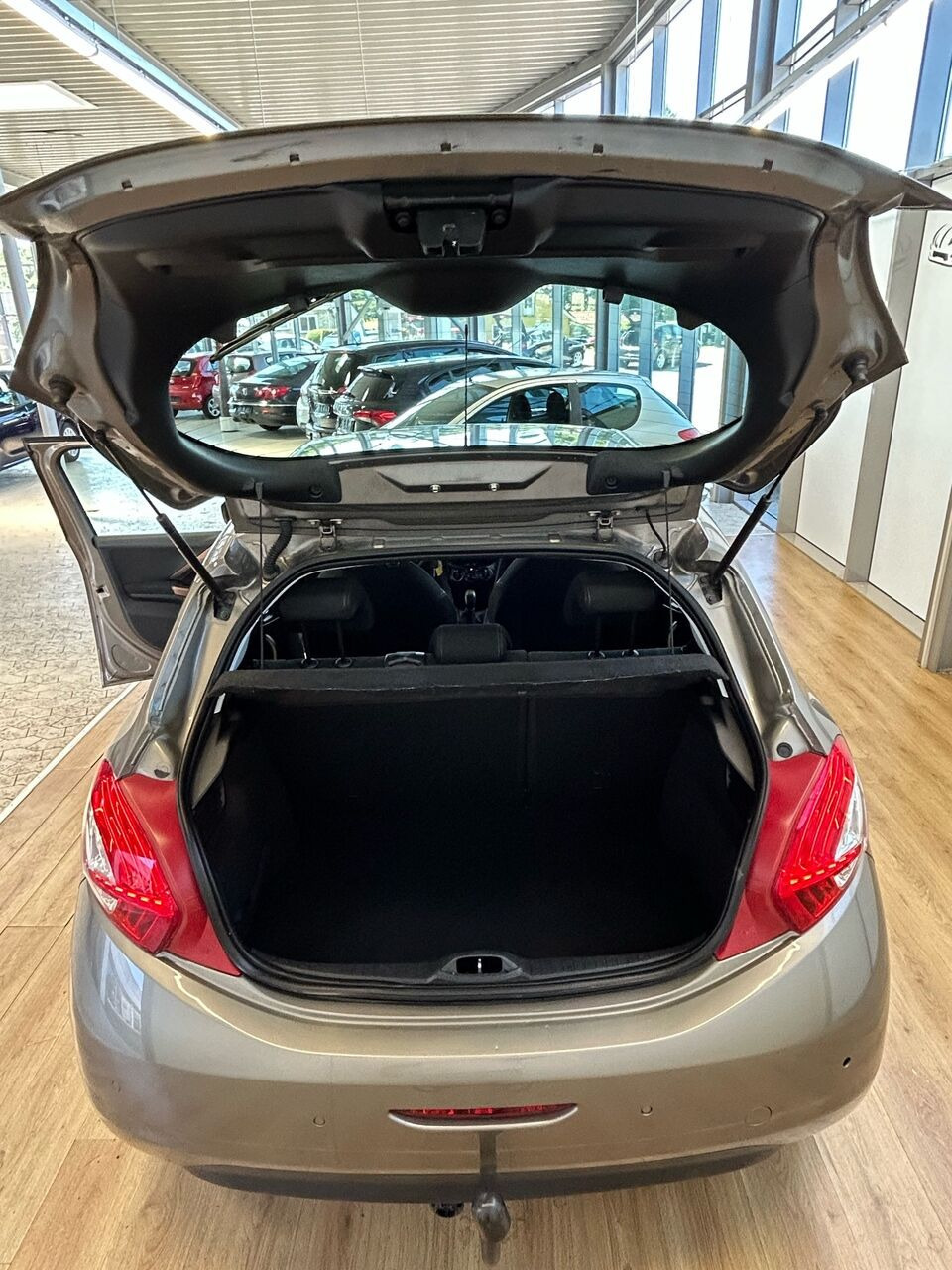 Beige Peugeot 208 fra 2013