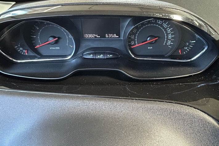 Beige Peugeot 208 fra 2013
