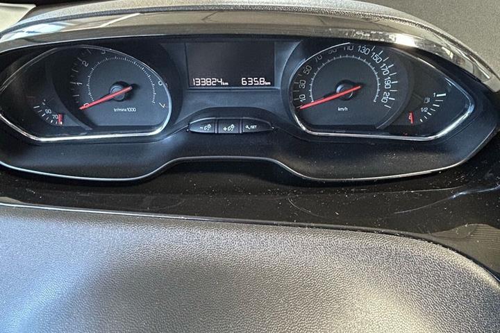 Beige Peugeot 208 fra 2013