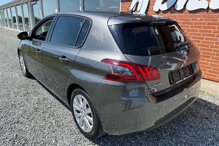 Sort Peugeot 308 fra 2020