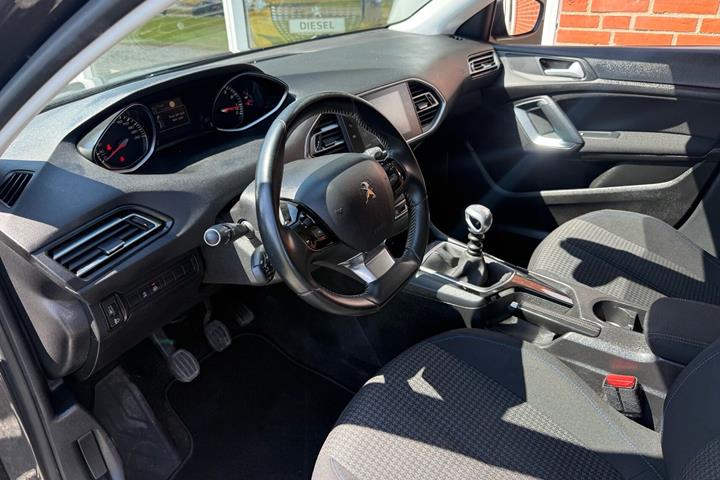 Sort Peugeot 308 fra 2020