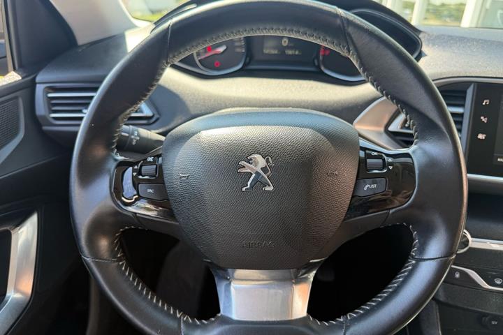 Sort Peugeot 308 fra 2020