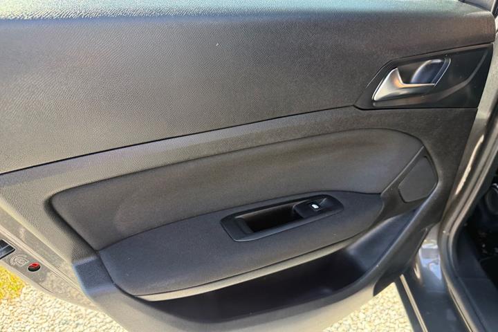 Sort Peugeot 308 fra 2020