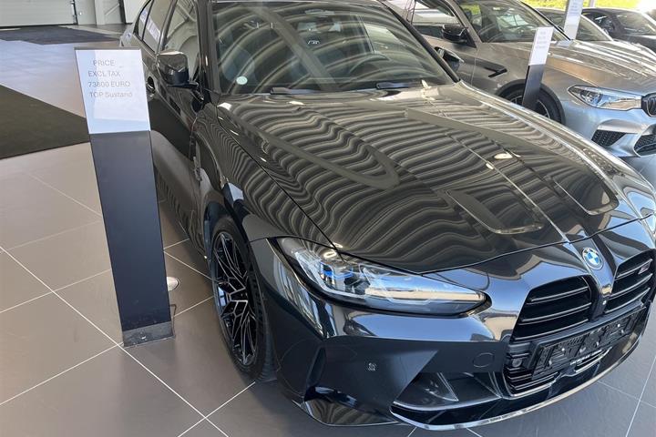 Sort BMW M3 fra 2022 set udefra