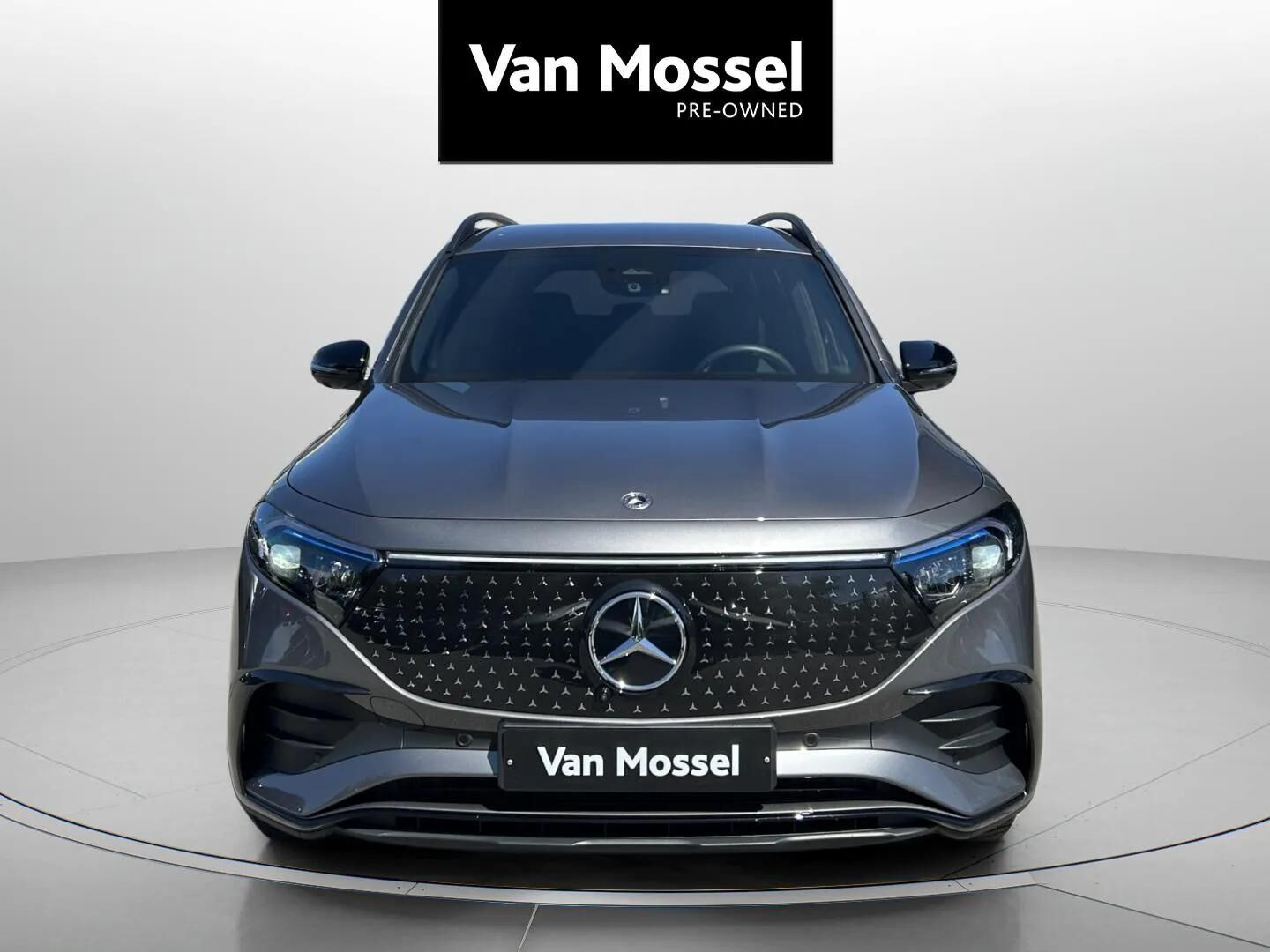 Grå Mercedes EQB 250+ fra 2025