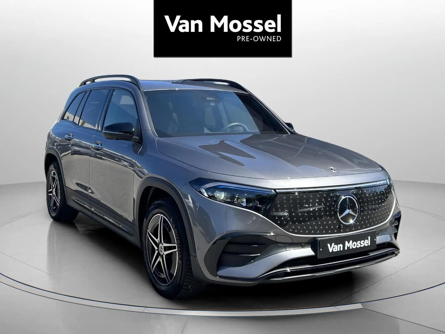 Grå Mercedes EQB 250+ fra 2025