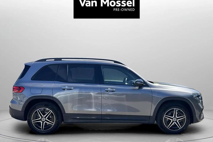 Grå Mercedes EQB 250+ fra 2025