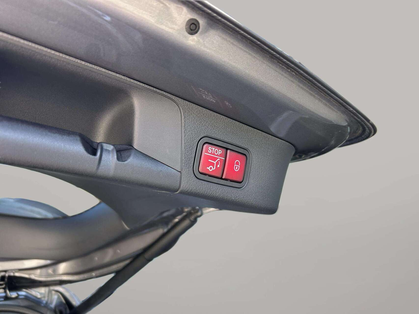 Grå Mercedes EQB 250+ fra 2025