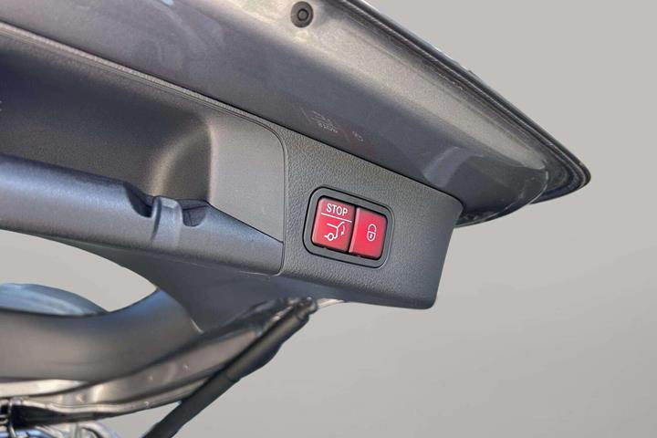Grå Mercedes EQB 250+ fra 2025