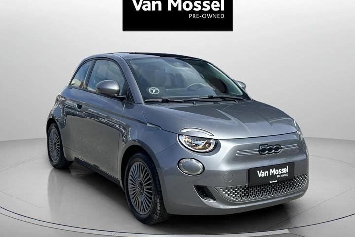 Grå Fiat 500e fra 2023