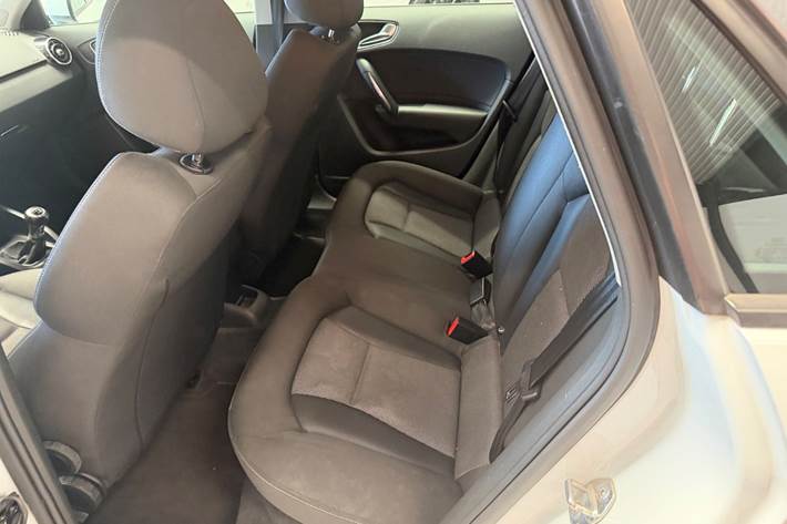 Hvid Audi A1 fra 2013