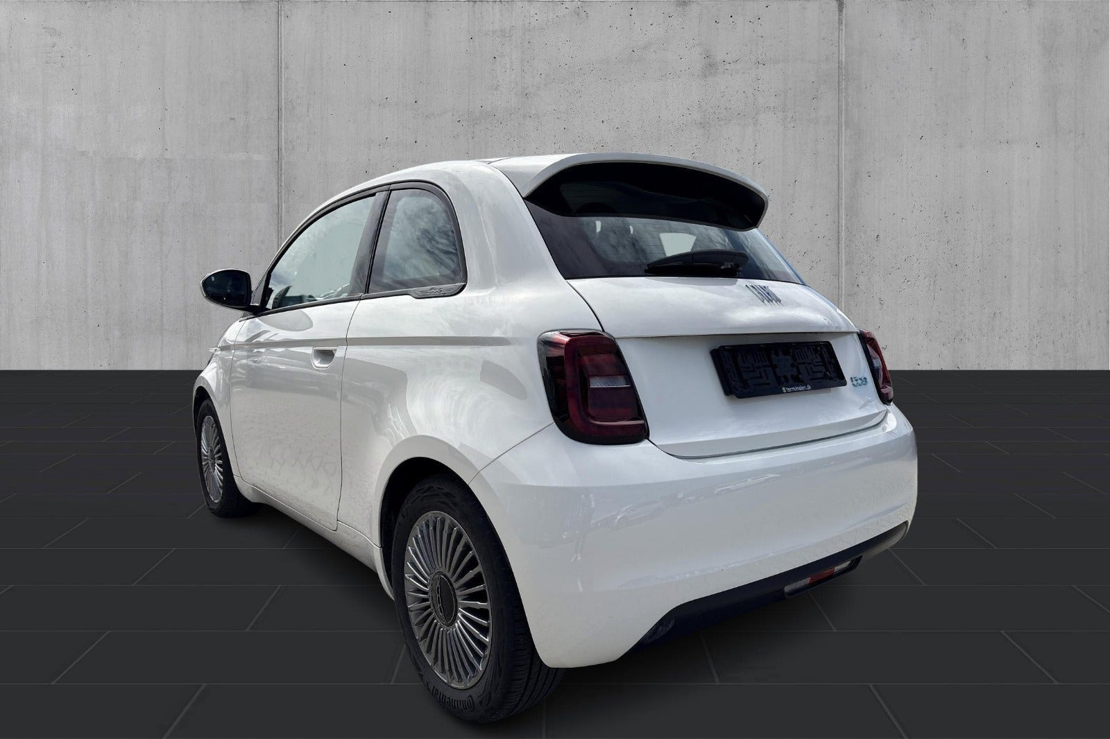 Hvid Fiat 500e fra 2023