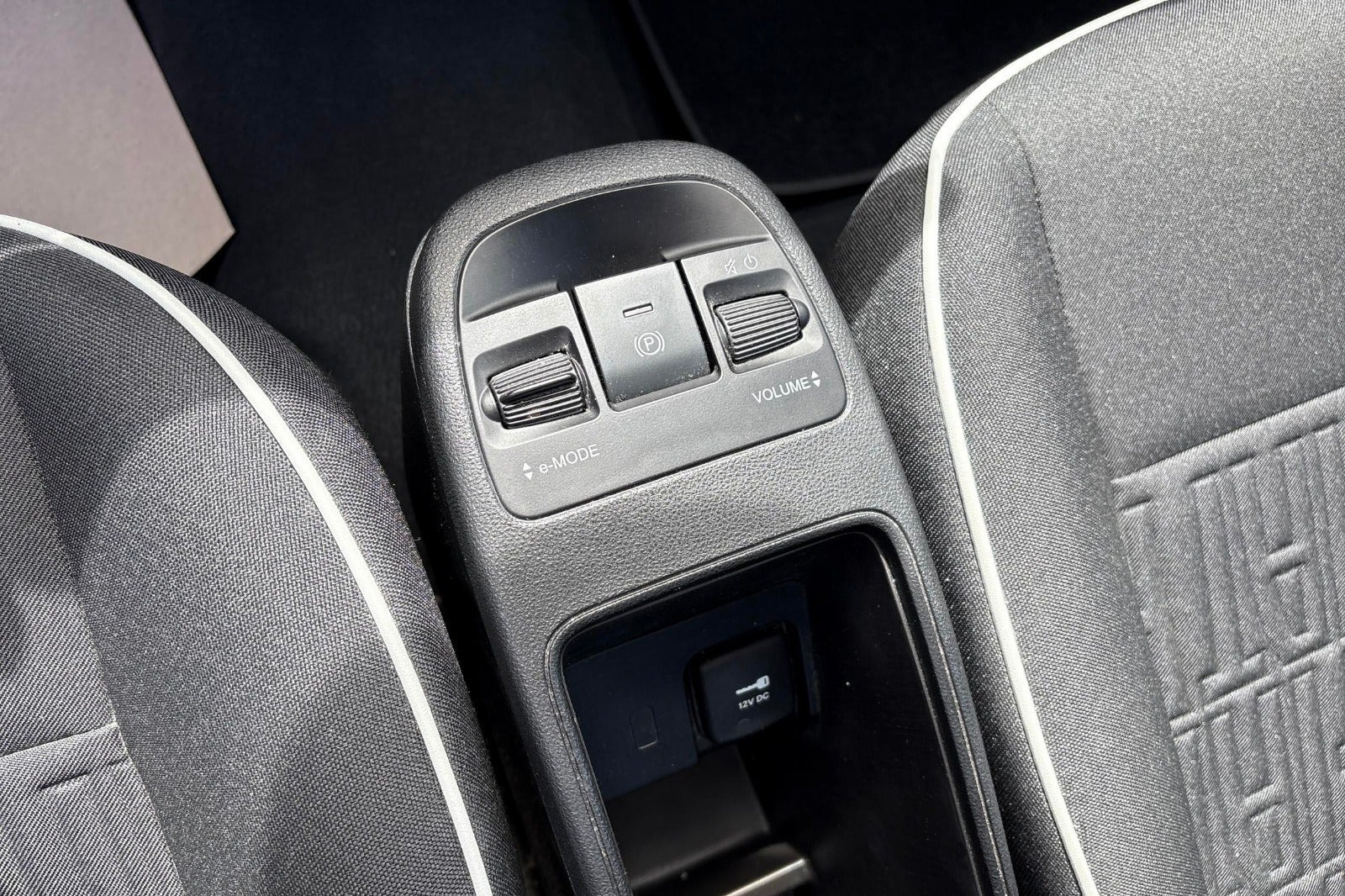 Hvid Fiat 500e fra 2023