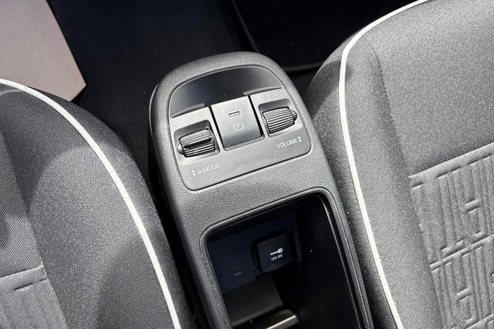 Hvid Fiat 500e fra 2023