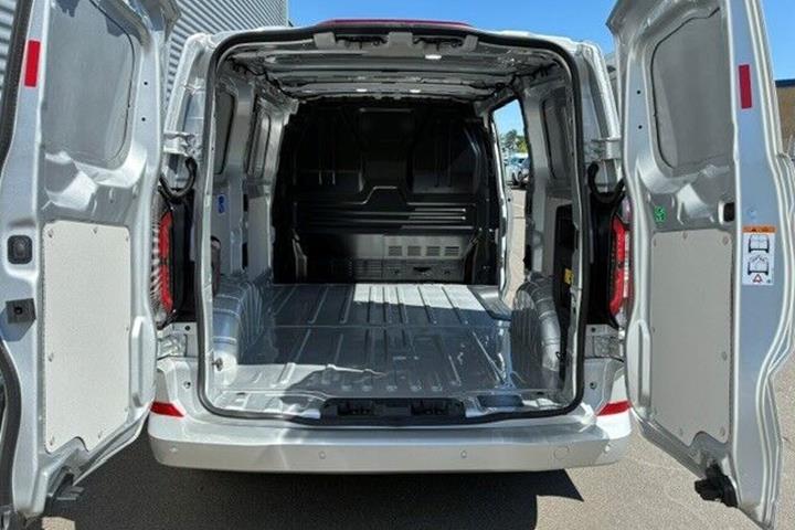Sølv Ford E-Transit Custom 320 L1 fra 2026