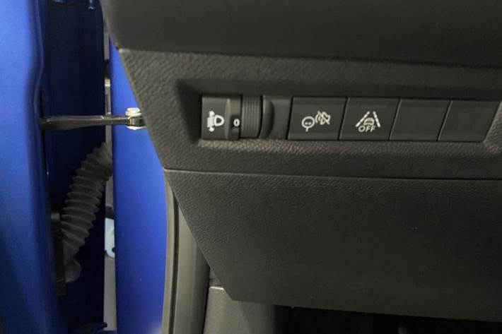 Blå Opel Frontera fra 2025