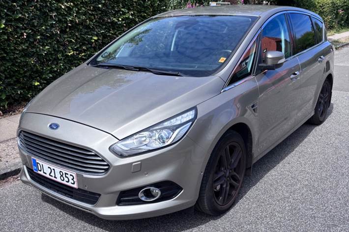 Orange Ford S-MAX fra 2015