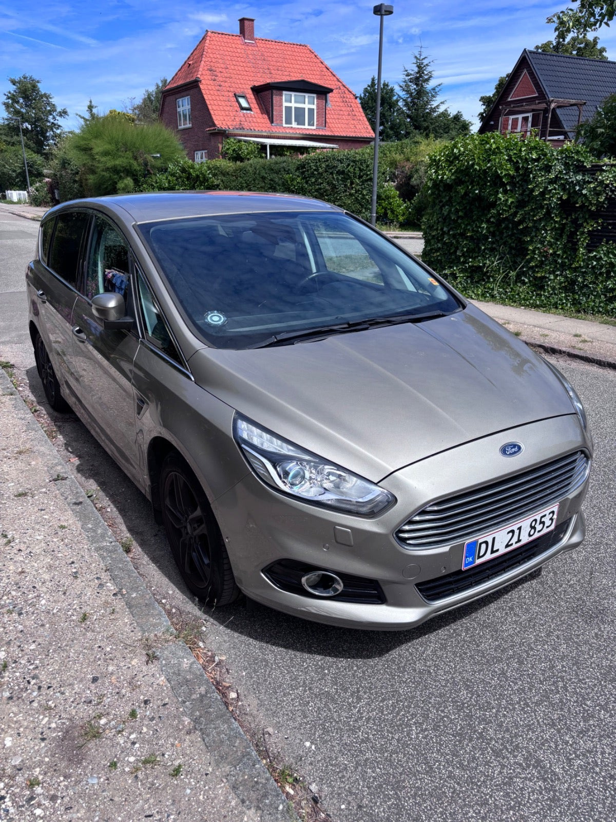 Orange Ford S-MAX fra 2015