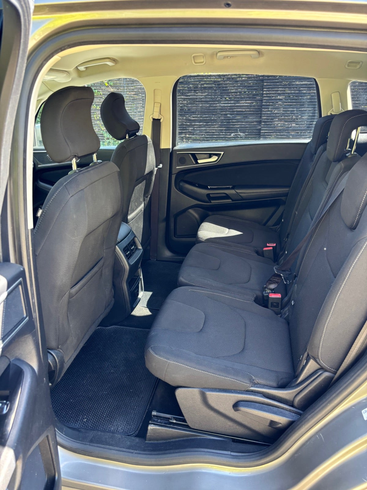 Orange Ford S-MAX fra 2015