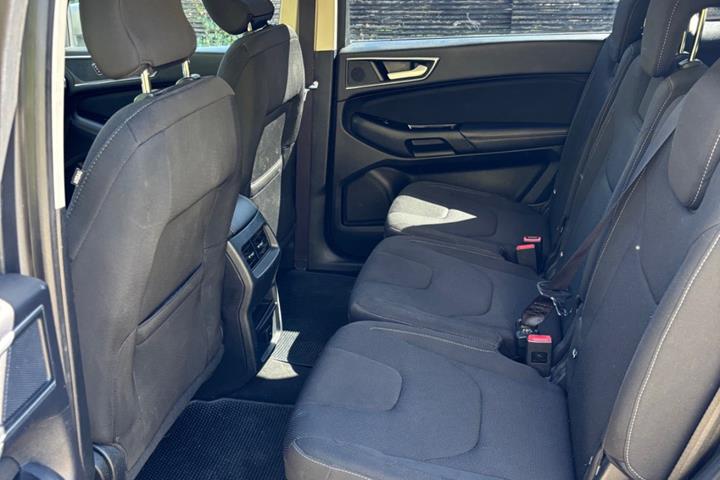 Orange Ford S-MAX fra 2015