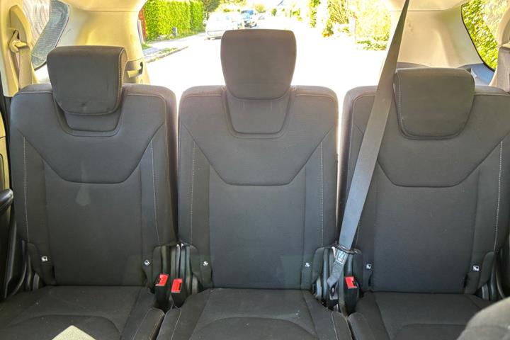 Orange Ford S-MAX fra 2015
