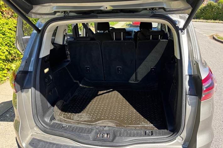 Orange Ford S-MAX fra 2015